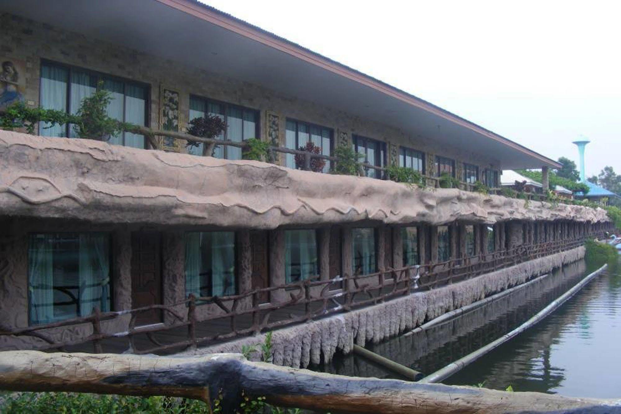 Chart Trip Resort Nakhonratchasima Exterior foto