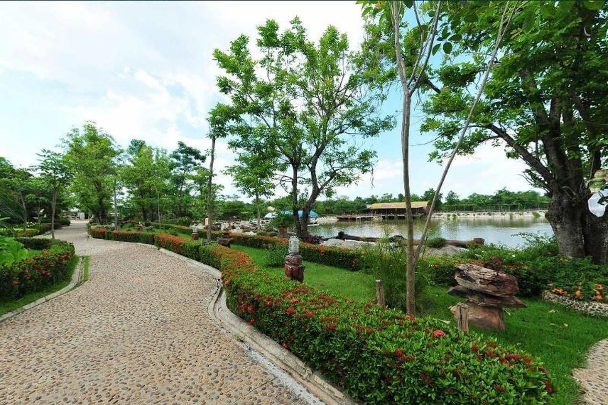 Chart Trip Resort Nakhonratchasima Exterior foto
