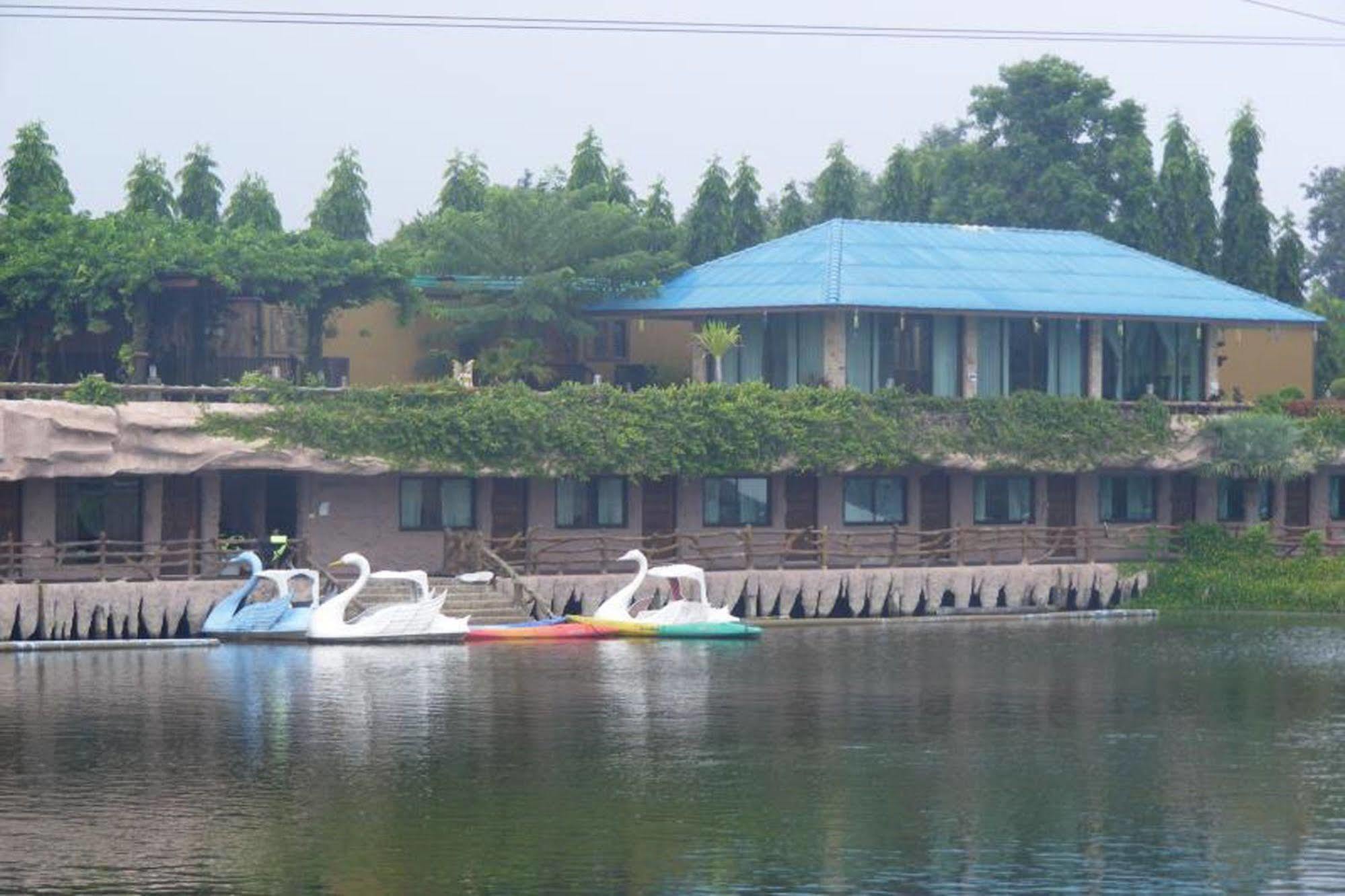 Chart Trip Resort Nakhonratchasima Exterior foto