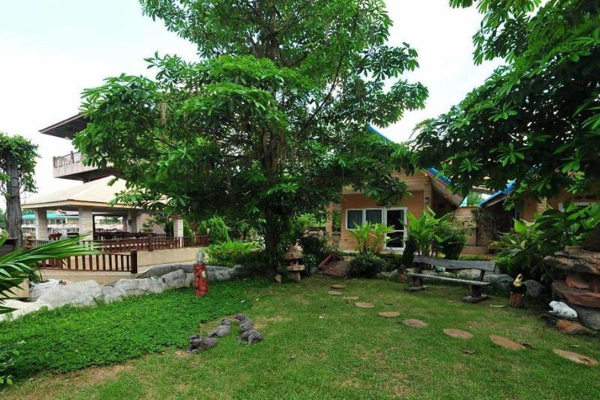 Chart Trip Resort Nakhonratchasima Exterior foto